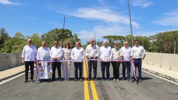 Gobierno entrega a Puerto Plata nuevo puente sobre río Camú