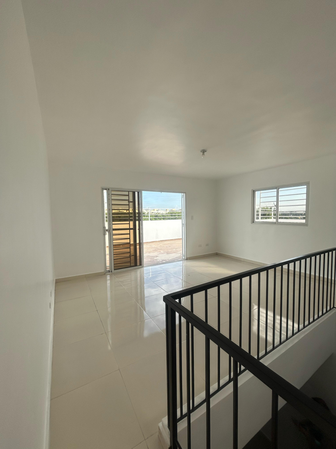 3 bedroom penthouse for rent in Altos de la Colombia, close to the Republic of Colombia