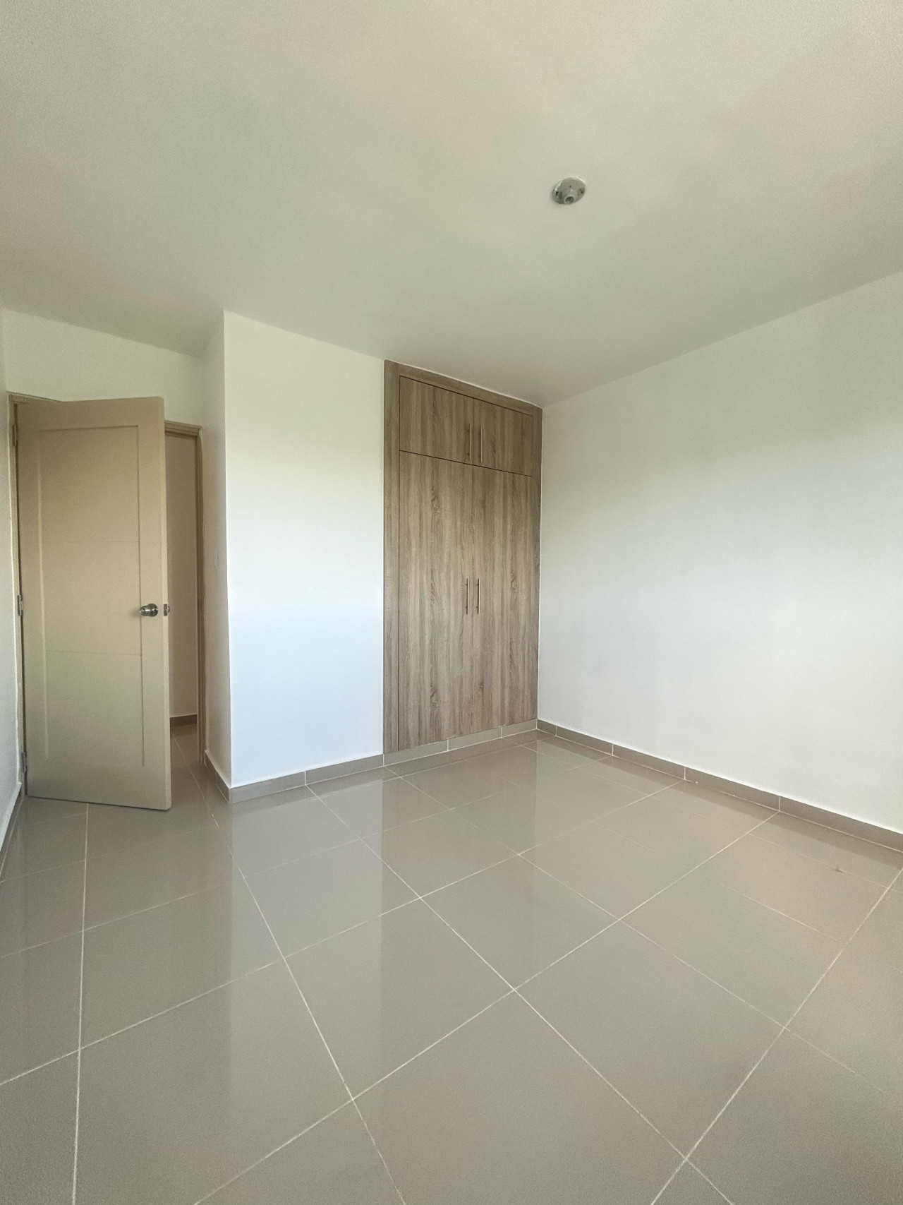 3 bedroom penthouse for rent in Altos de la Colombia, close to the Republic of Colombia