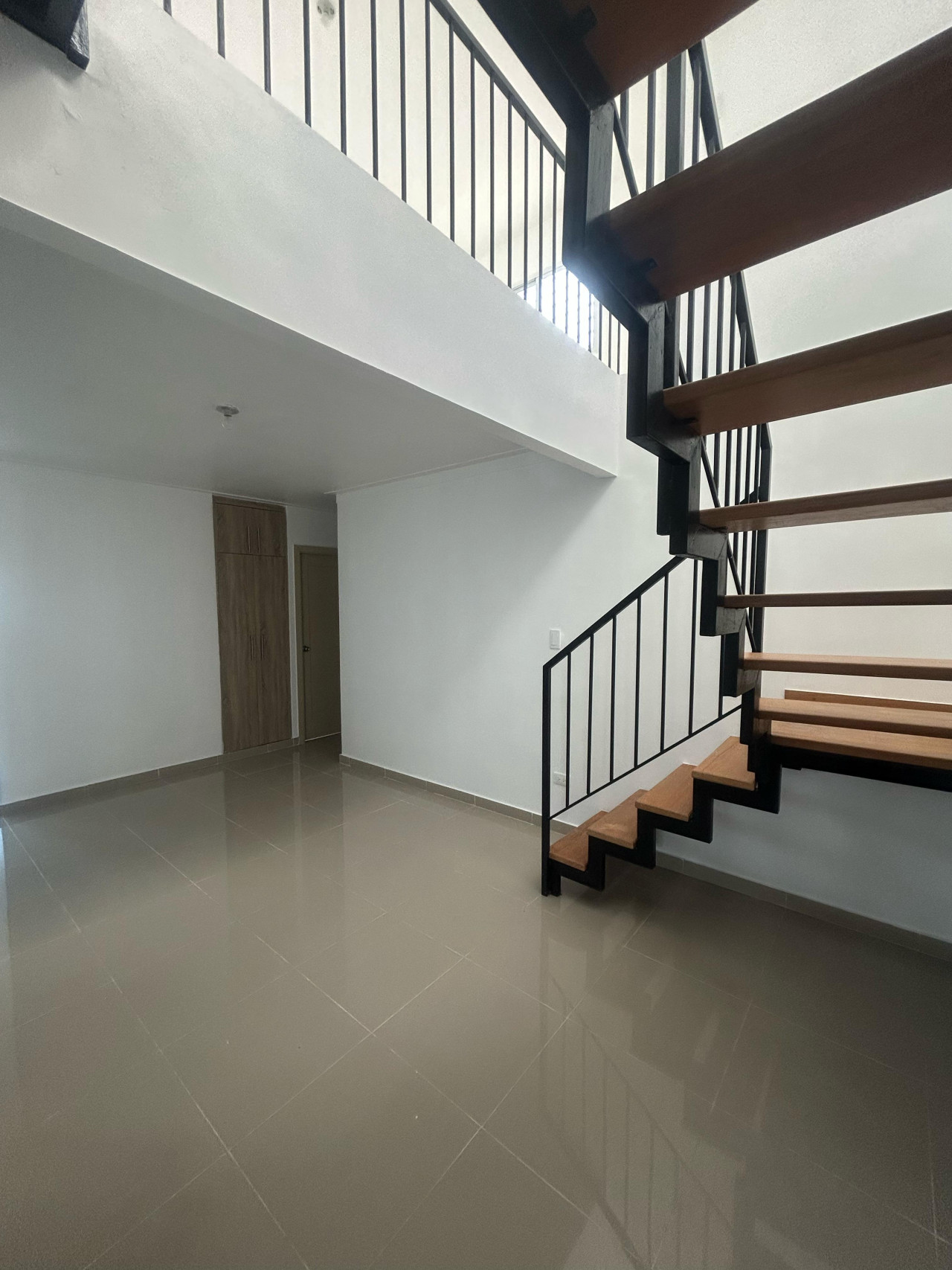 3 bedroom penthouse for rent in Altos de la Colombia, close to the Republic of Colombia