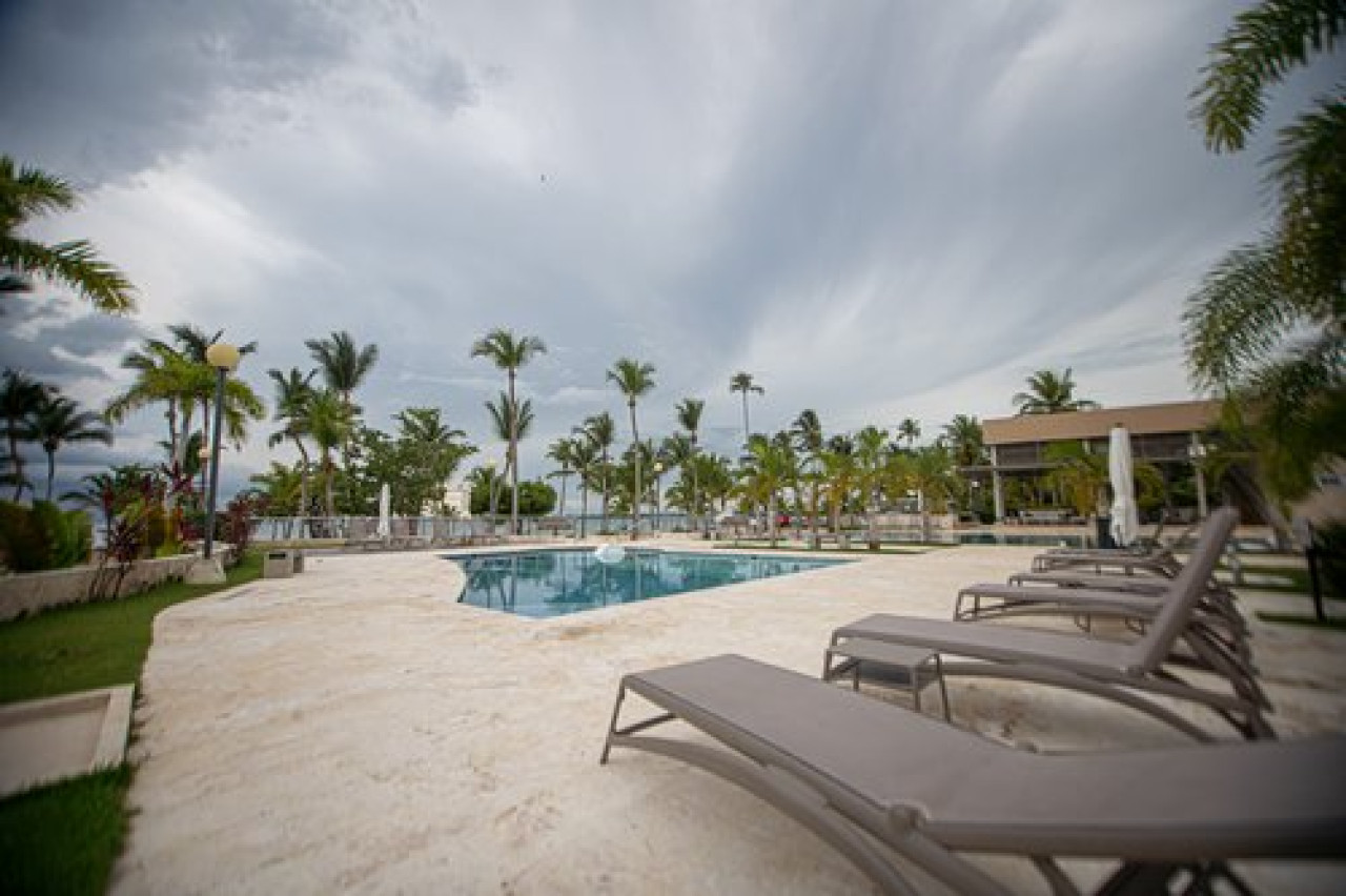 1 BEDROOM APARTMENT ON THE BEACH IN PLAYA NUEVA ROMANA