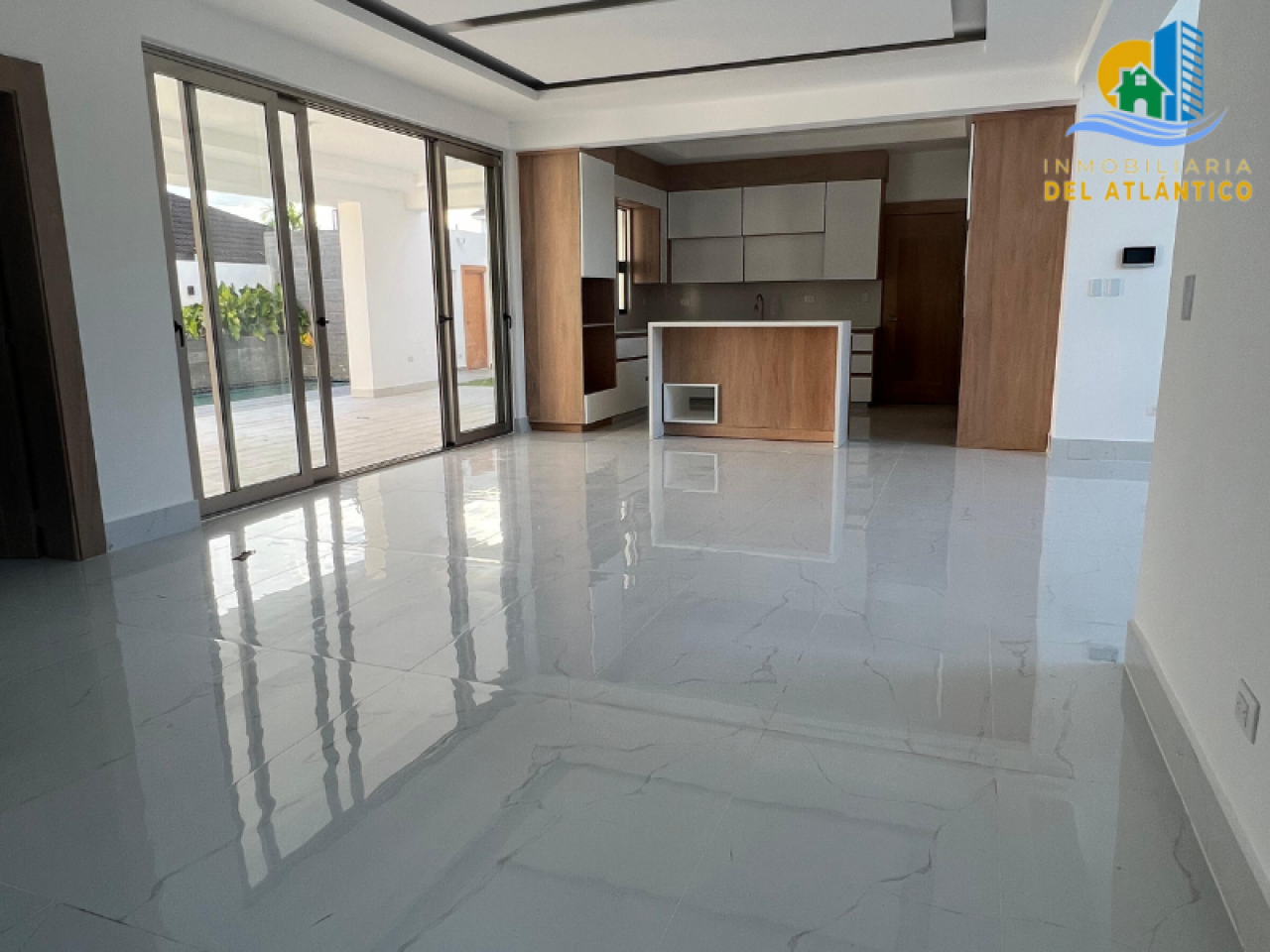 LUXURIOUS MANSION WITH POOL FOR SALE IN THE EXCLUSIVE GATED COMMUNITY OF SANTIAGO