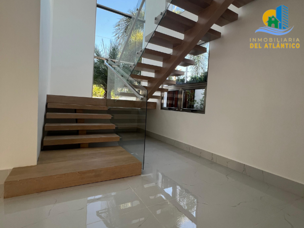 LUXURIOUS MANSION WITH POOL FOR SALE IN THE EXCLUSIVE GATED COMMUNITY OF SANTIAGO