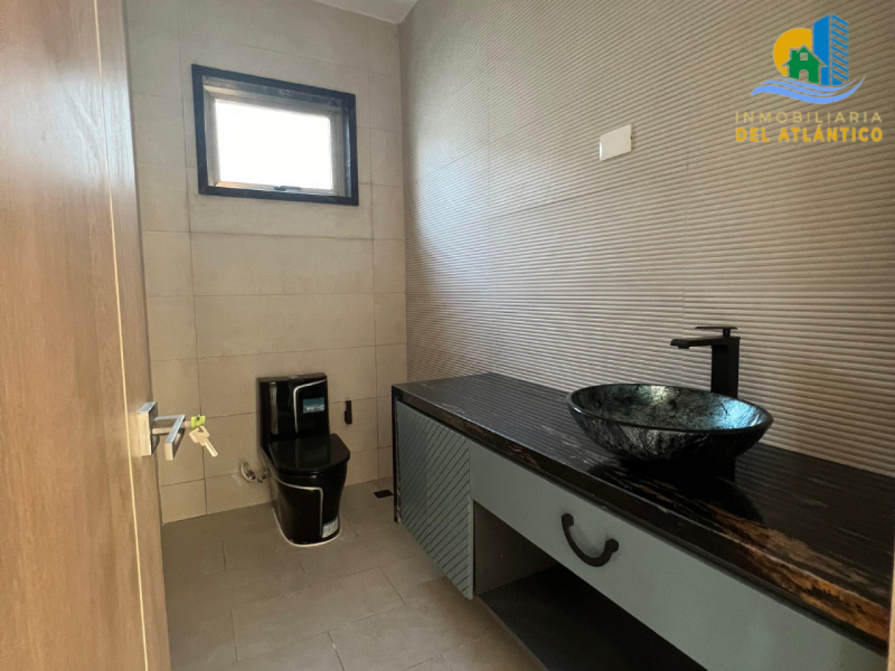 LUXURIOUS MANSION WITH POOL FOR SALE IN THE EXCLUSIVE GATED COMMUNITY OF SANTIAGO