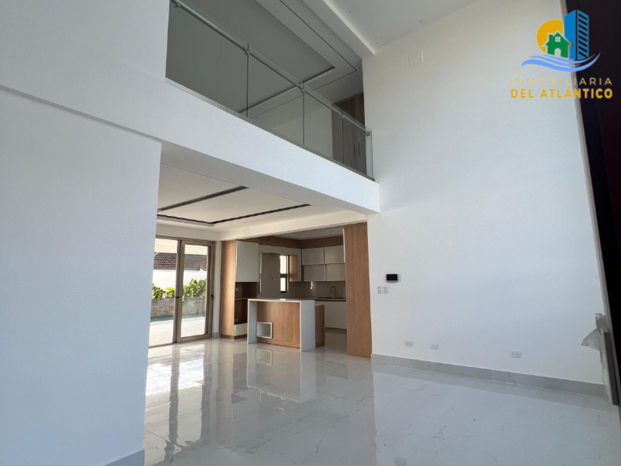 LUXURIOUS MANSION WITH POOL FOR SALE IN THE EXCLUSIVE GATED COMMUNITY OF SANTIAGO