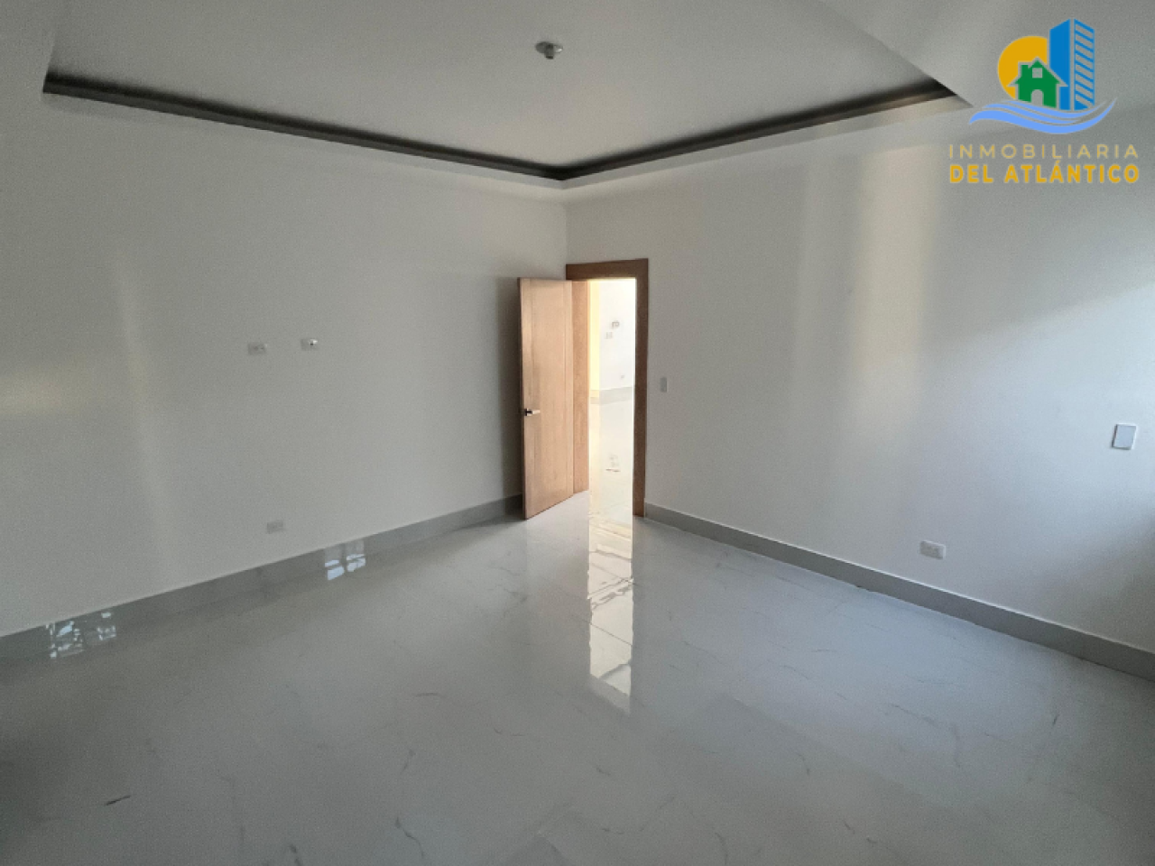 LUXURIOUS MANSION WITH POOL FOR SALE IN THE EXCLUSIVE GATED COMMUNITY OF SANTIAGO