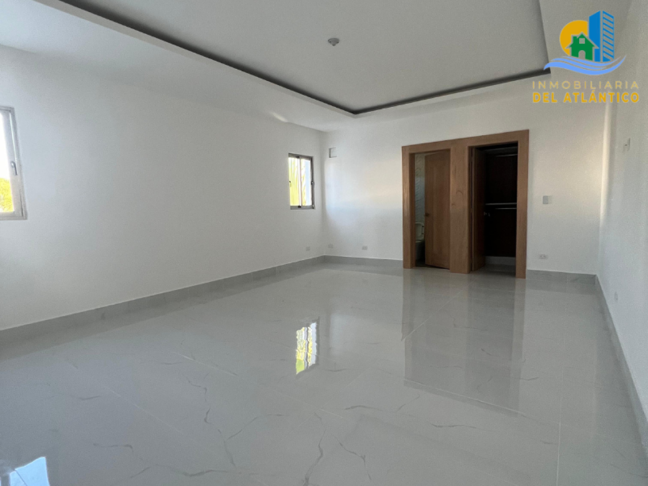 LUXURIOUS MANSION WITH POOL FOR SALE IN THE EXCLUSIVE GATED COMMUNITY OF SANTIAGO
