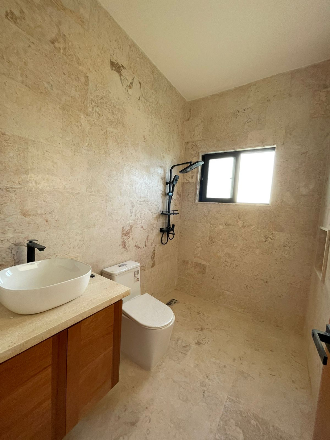 New villa! in the finishing stage, in the most complete project in the area