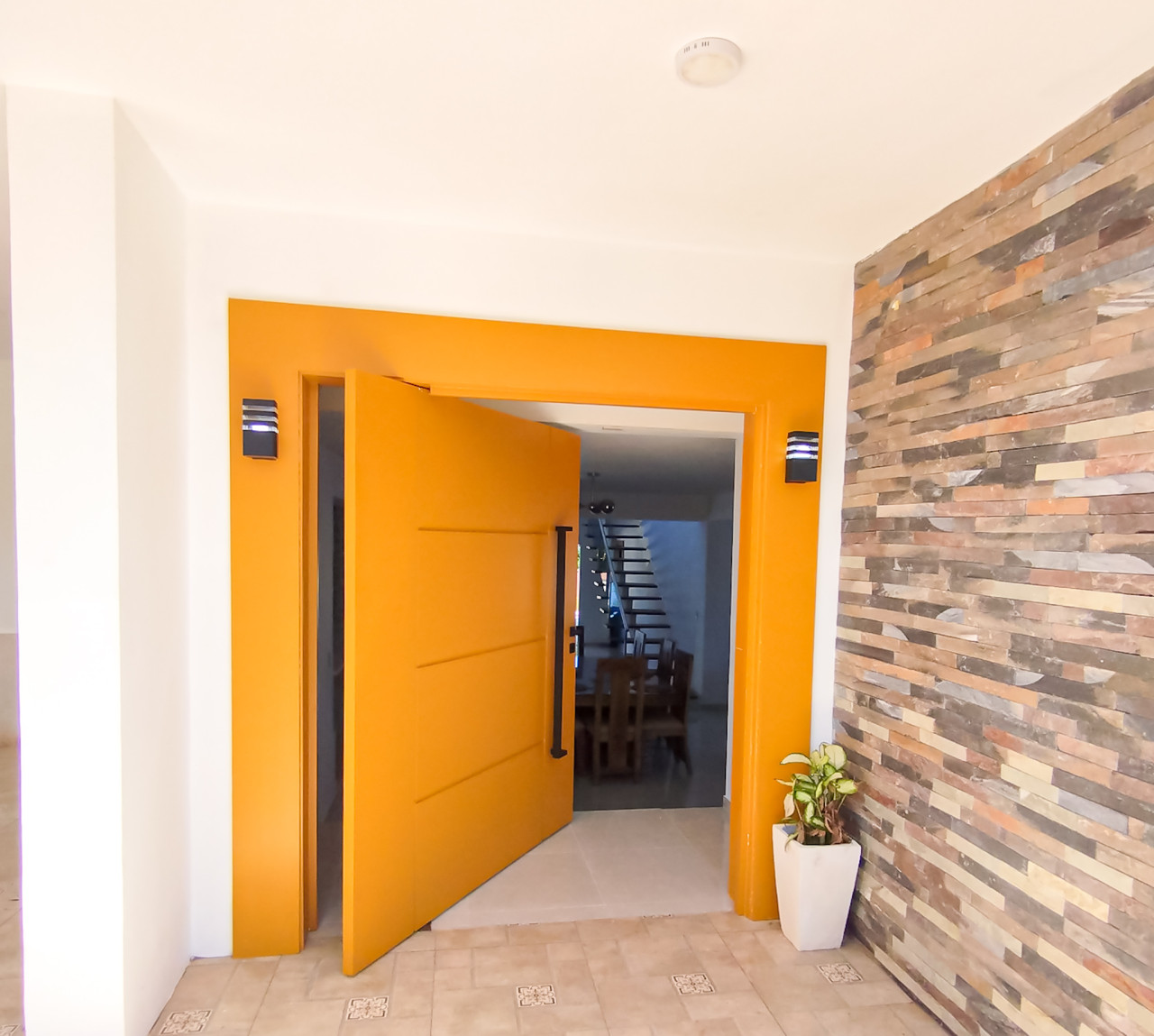 AMAZING 5 BEDROOM  VILLA FOR SALE IN GATED COMMUNITY photo 2