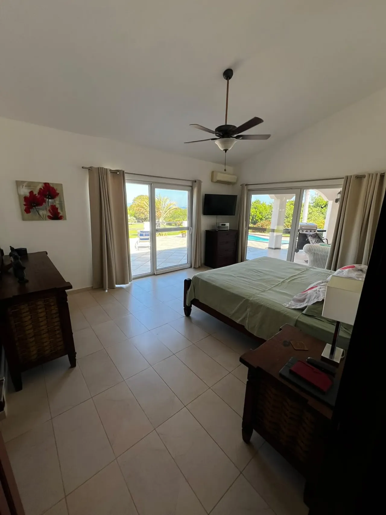 HERMOSA Y ESPACIOSA VILLA CON VISTA AL OCÉANO