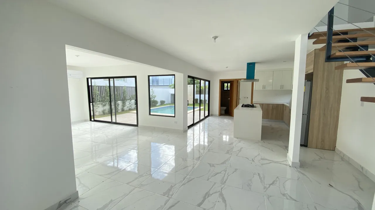 Exclusive Villa for Sale in Bávaro-Punta Cana: Spacious Spaces, 24/7 Security, and Tropical Nature to Live and Enjoy to the Fullest