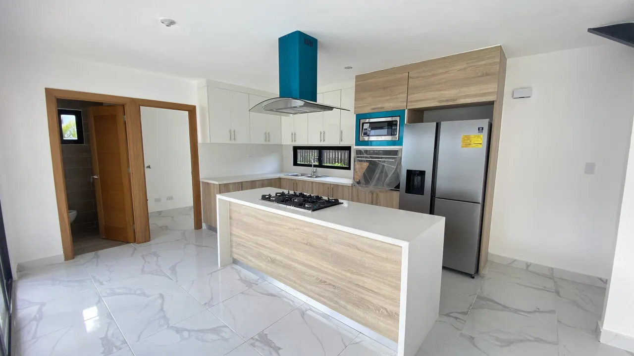 Exclusive Villa for Sale in Bávaro-Punta Cana: Spacious Spaces, 24/7 Security, and Tropical Nature to Live and Enjoy to the Fullest
