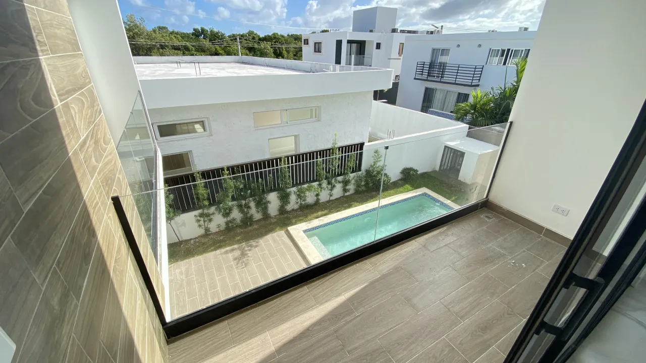 Exclusive Villa for Sale in Bávaro-Punta Cana: Spacious Spaces, 24/7 Security, and Tropical Nature to Live and Enjoy to the Fullest