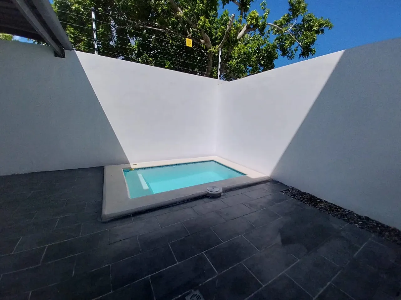 Exclusive townhouses for sale with barbecue, pool, and private beach access, 15 minutes from the airport in Punta Cana, Dominican Republic.