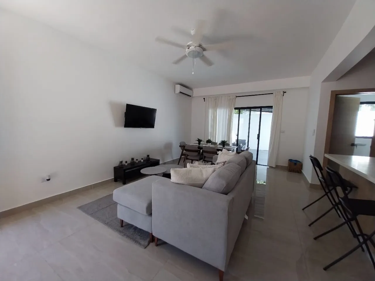 Exclusive townhouses for sale with barbecue, pool, and private beach access, 15 minutes from the airport in Punta Cana, Dominican Republic.