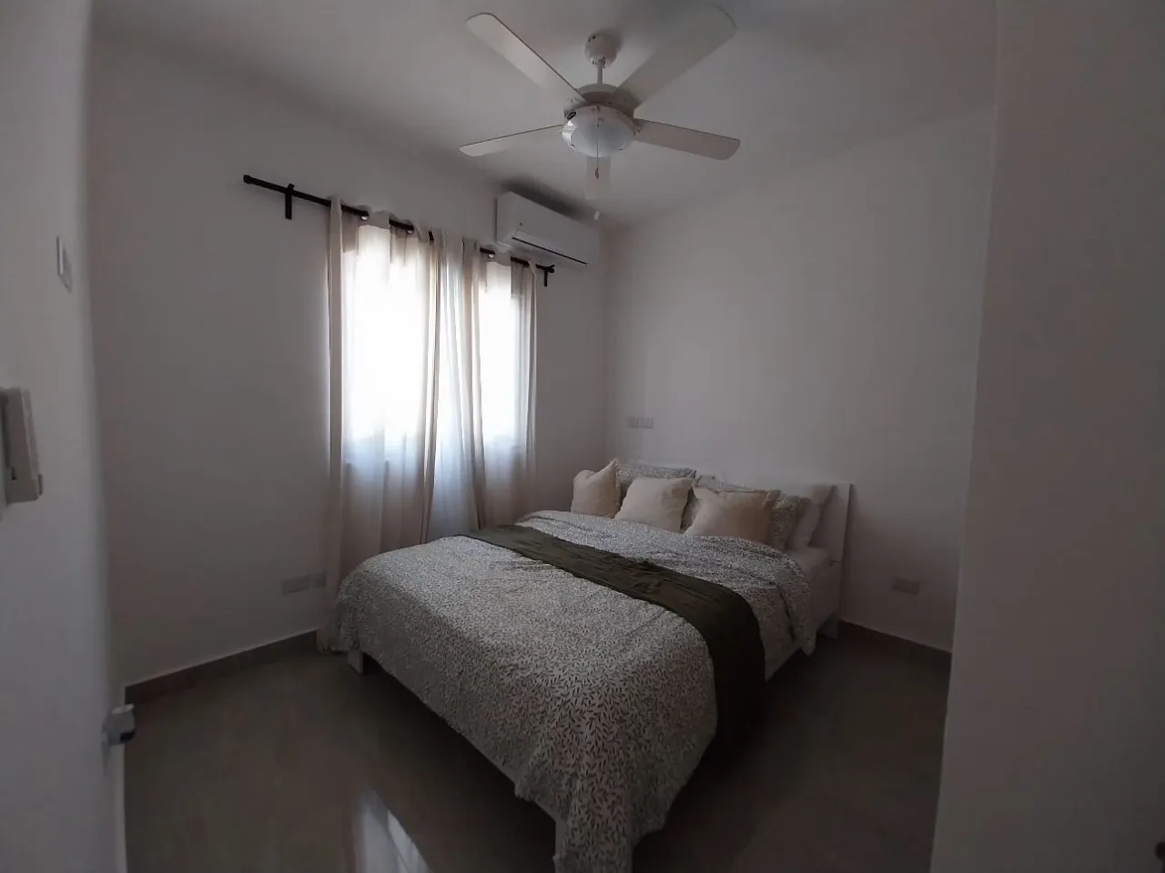 Exclusive townhouses for sale with barbecue, pool, and private beach access, 15 minutes from the airport in Punta Cana, Dominican Republic.