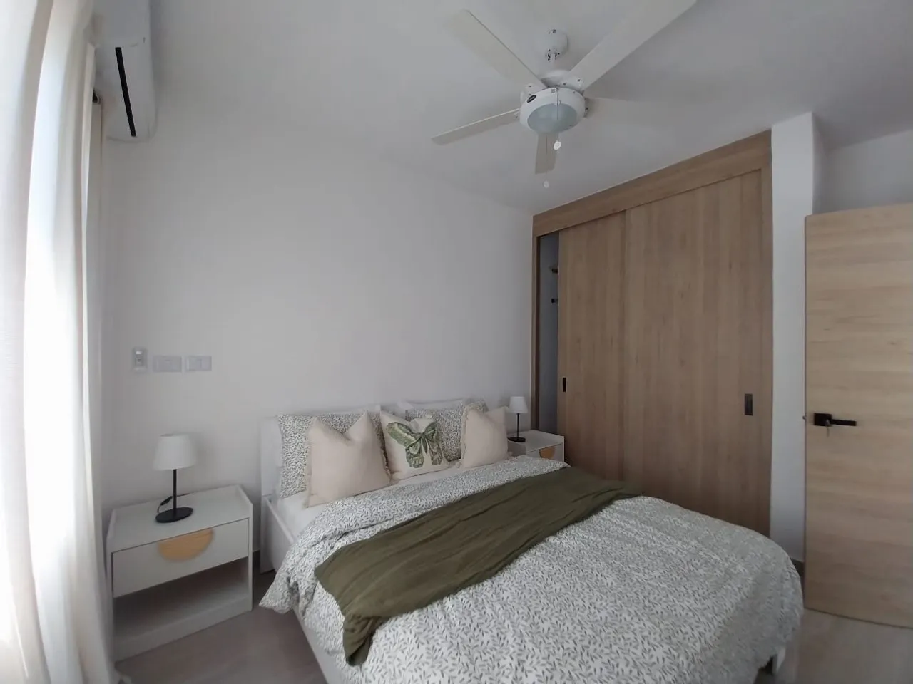 Exclusive townhouses for sale with barbecue, pool, and private beach access, 15 minutes from the airport in Punta Cana, Dominican Republic.