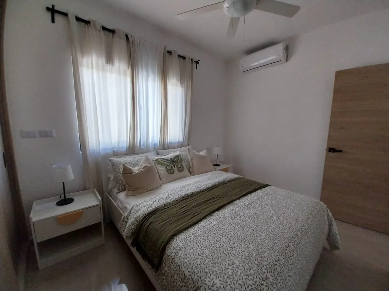 Exclusive townhouses for sale with barbecue, pool, and private beach access, 15 minutes from the airport in Punta Cana, Dominican Republic.