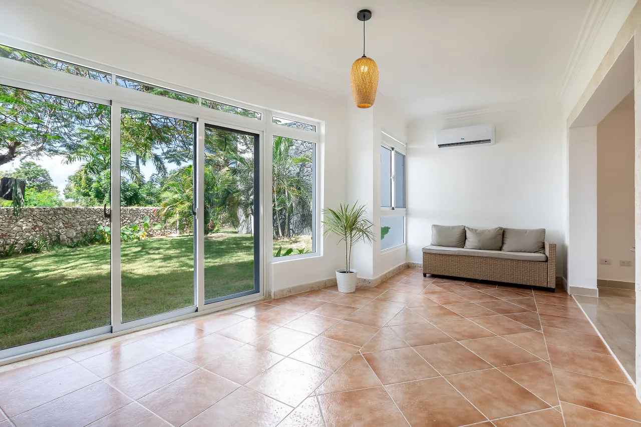 Live just steps from the beach in Bávaro! For Sale: Modern apartments with pool view at White Sands