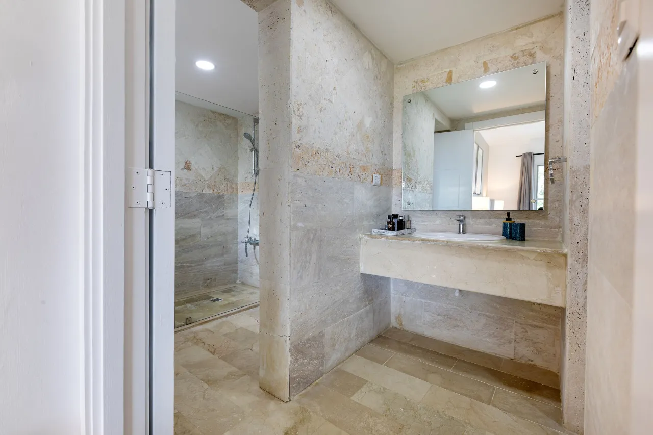 Live just steps from the beach in Bávaro! For Sale: Modern apartments with pool view at White Sands