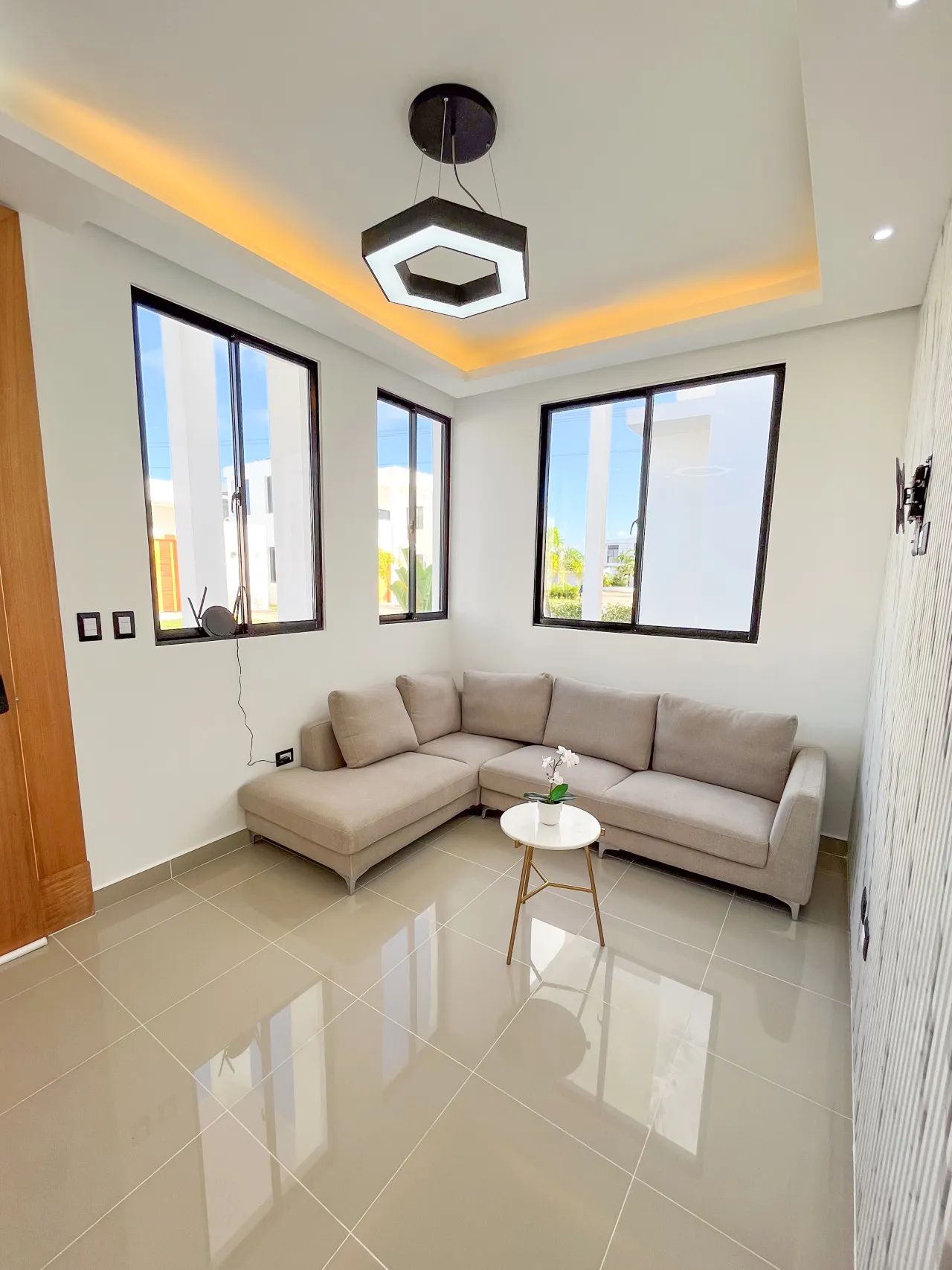 Experimente la satisfacción de ser dueño de su nuevo hogar en Bávaro: Exclusivas villas con piscina privada y amenidades premium desde US$152,250, cerca de las principales playas y atracciones de Punta Cana.