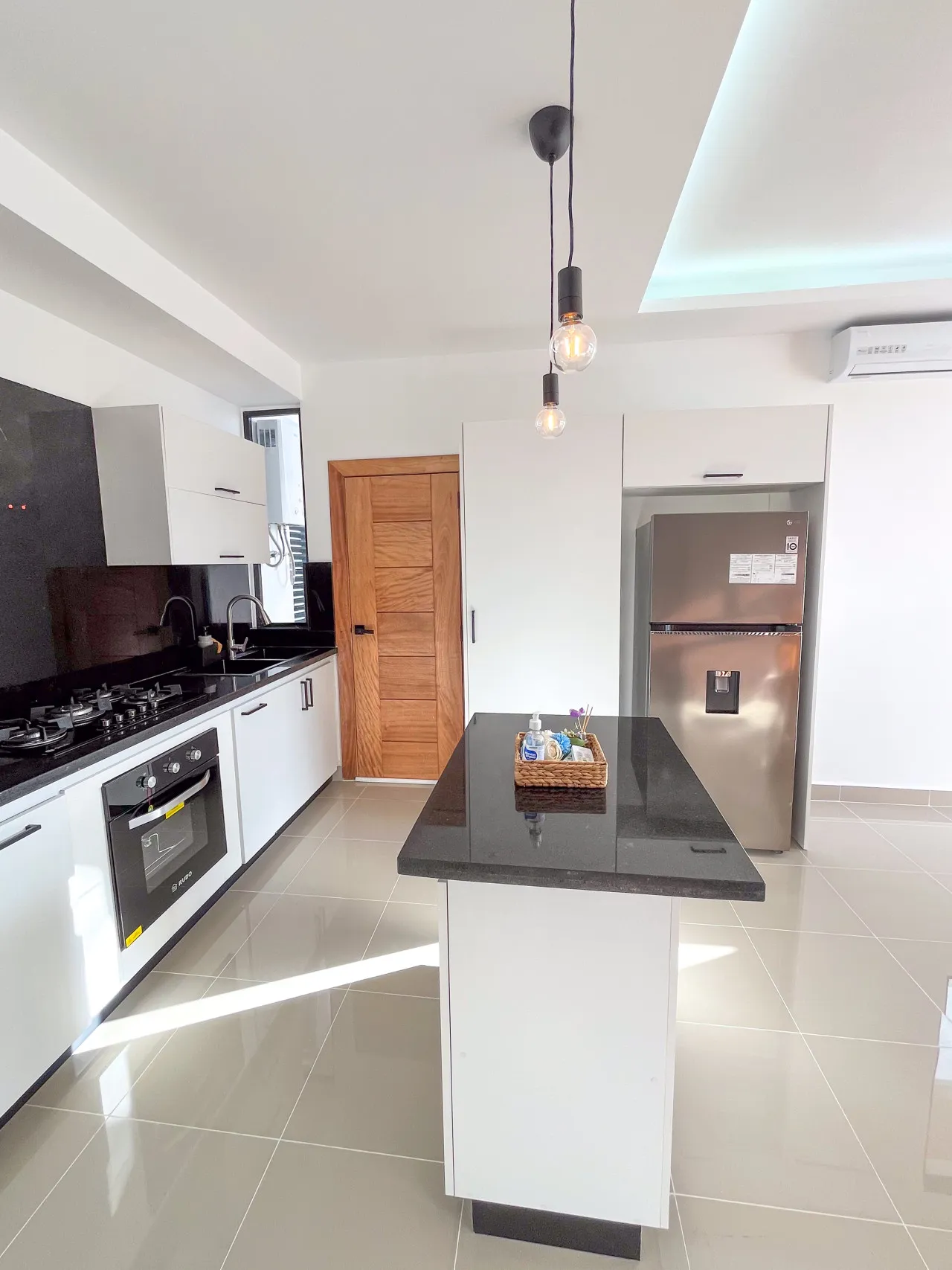 Experimente la satisfacción de ser dueño de su nuevo hogar en Bávaro: Exclusivas villas con piscina privada y amenidades premium desde US$152,250, cerca de las principales playas y atracciones de Punta Cana.