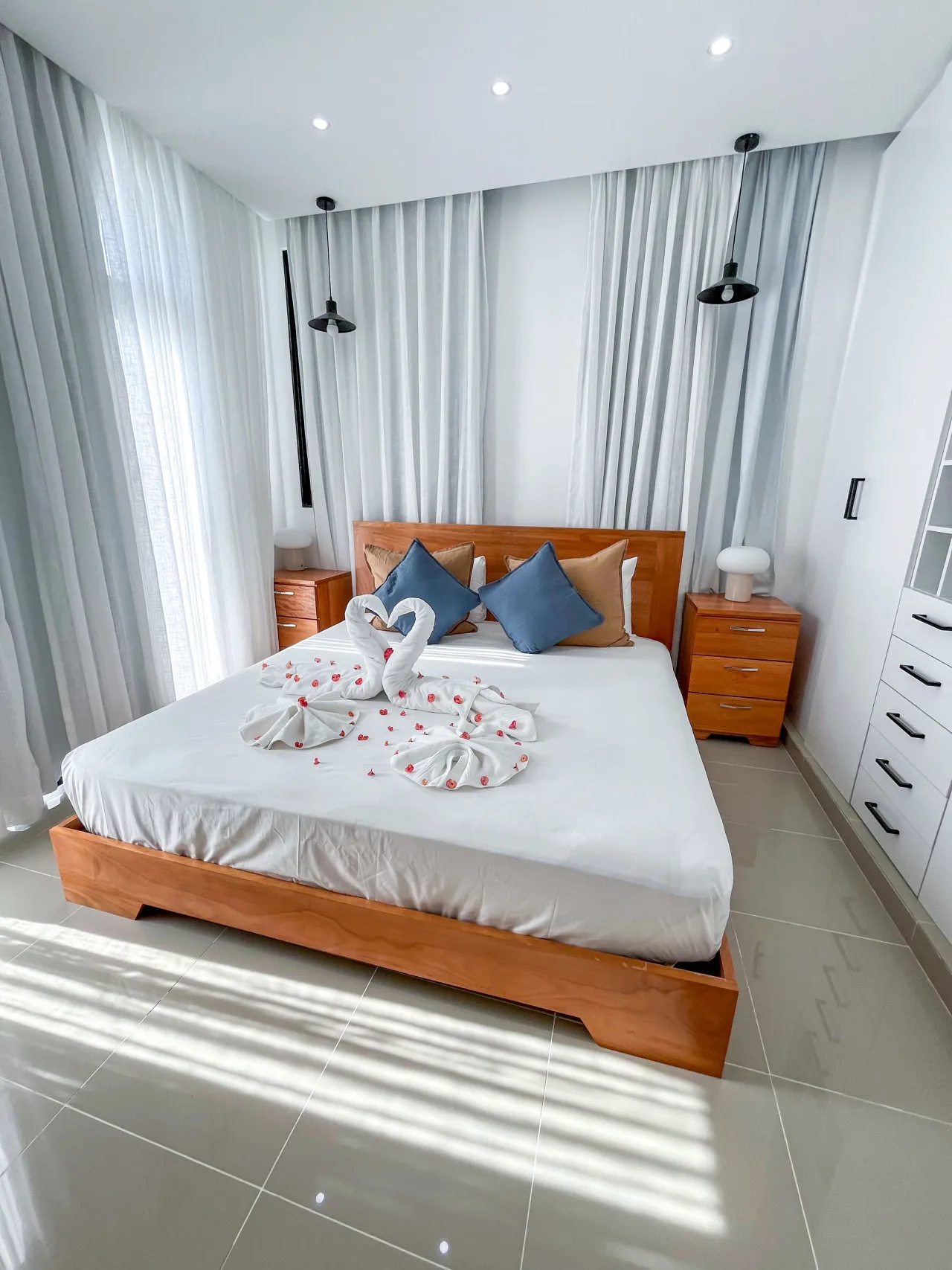 Experimente la satisfacción de ser dueño de su nuevo hogar en Bávaro: Exclusivas villas con piscina privada y amenidades premium desde US$152,250, cerca de las principales playas y atracciones de Punta Cana.