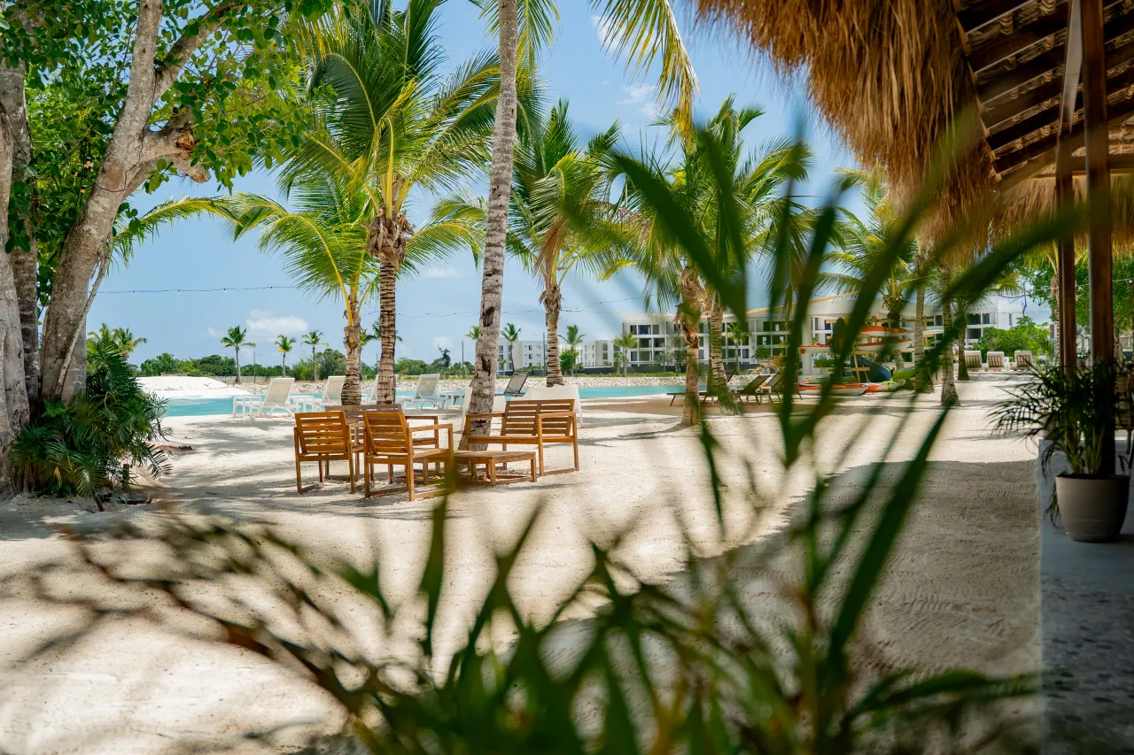Furnished 2-bedroom apartment in Vistacana. Includes terrace, jacuzzi, and access to an artificial beach. Ideal investment opportunity in Punta Cana! photo 3