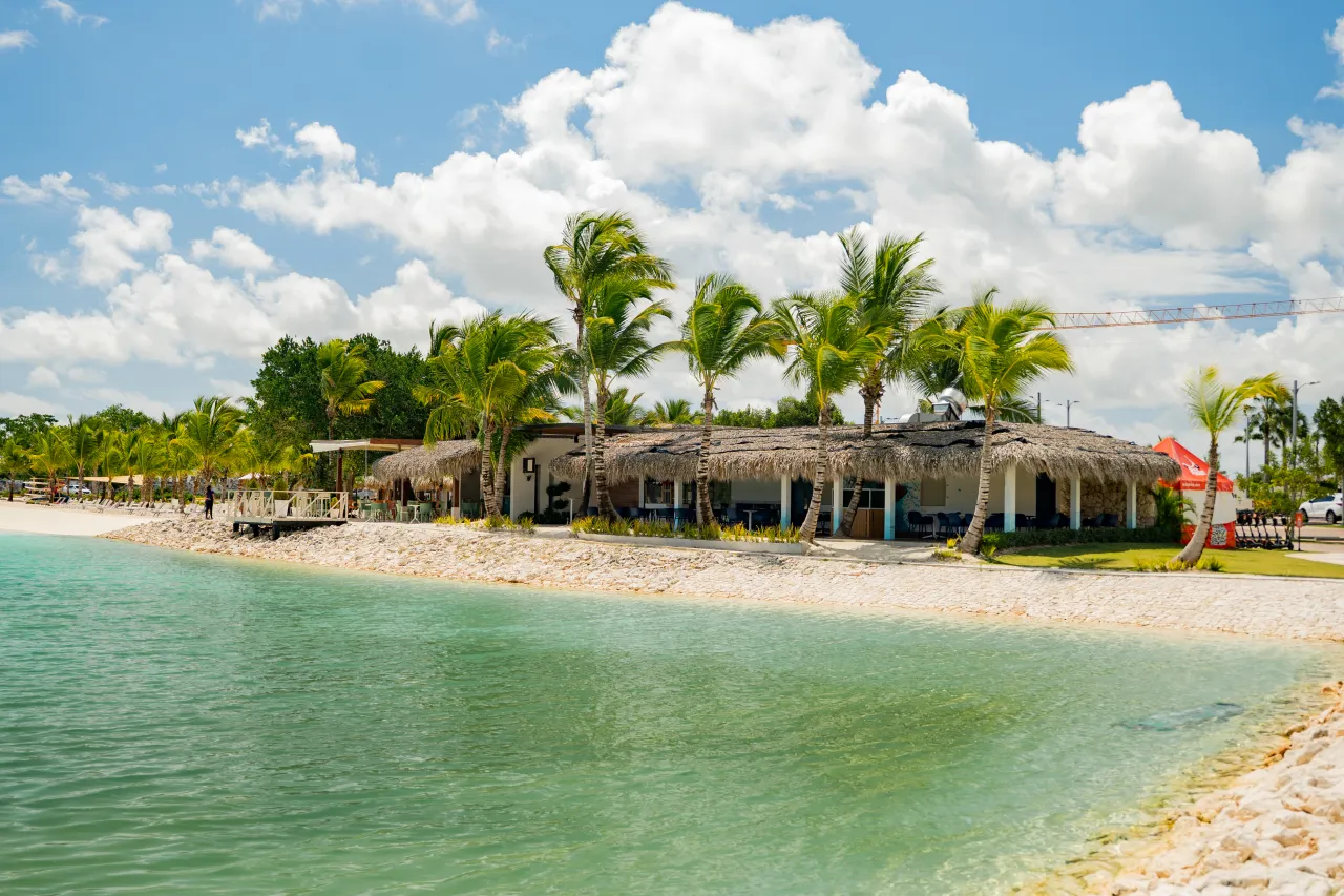Furnished 2-bedroom apartment in Vistacana. Includes terrace, jacuzzi, and access to an artificial beach. Ideal investment opportunity in Punta Cana! photo 4