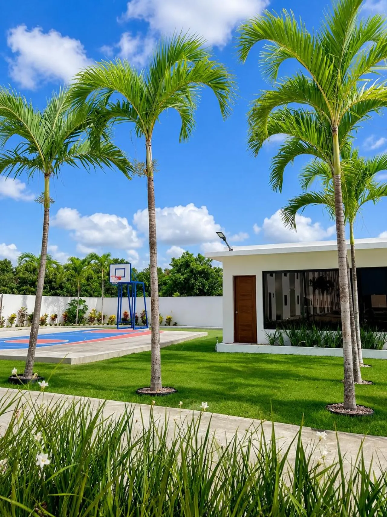 Ready-to-move-in apartment in Bávaro - Punta Cana with 2 bedrooms, a 45 m² terrace, and a bathroom for USD $114,900. Ready for immediate occupancy, Airbnb Friendly. photo 3