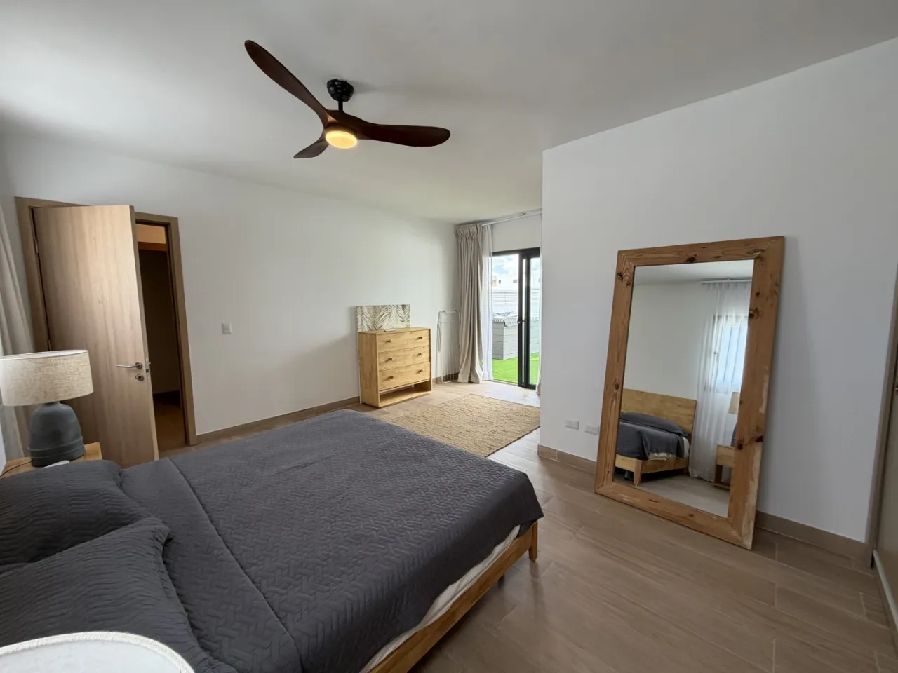 For Sale: 3-bedroom apartment in El Cortecito, Bávaro-Punta Cana with rooftop, jacuzzi, furnished and CONFOTUR Law, 12 minutes from the beach.
