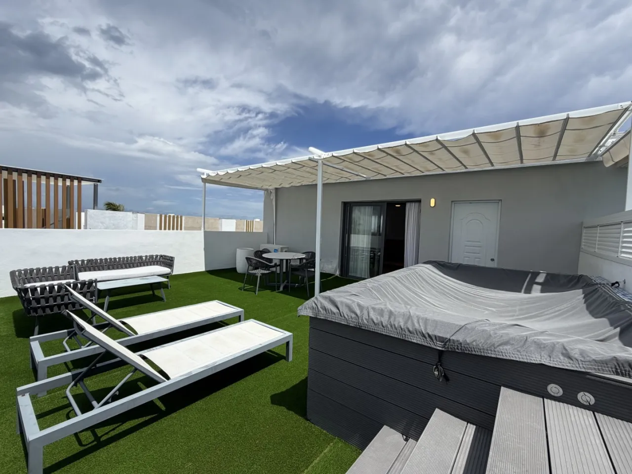 For Sale: 3-bedroom apartment in El Cortecito, Bávaro-Punta Cana with rooftop, jacuzzi, furnished and CONFOTUR Law, 12 minutes from the beach.