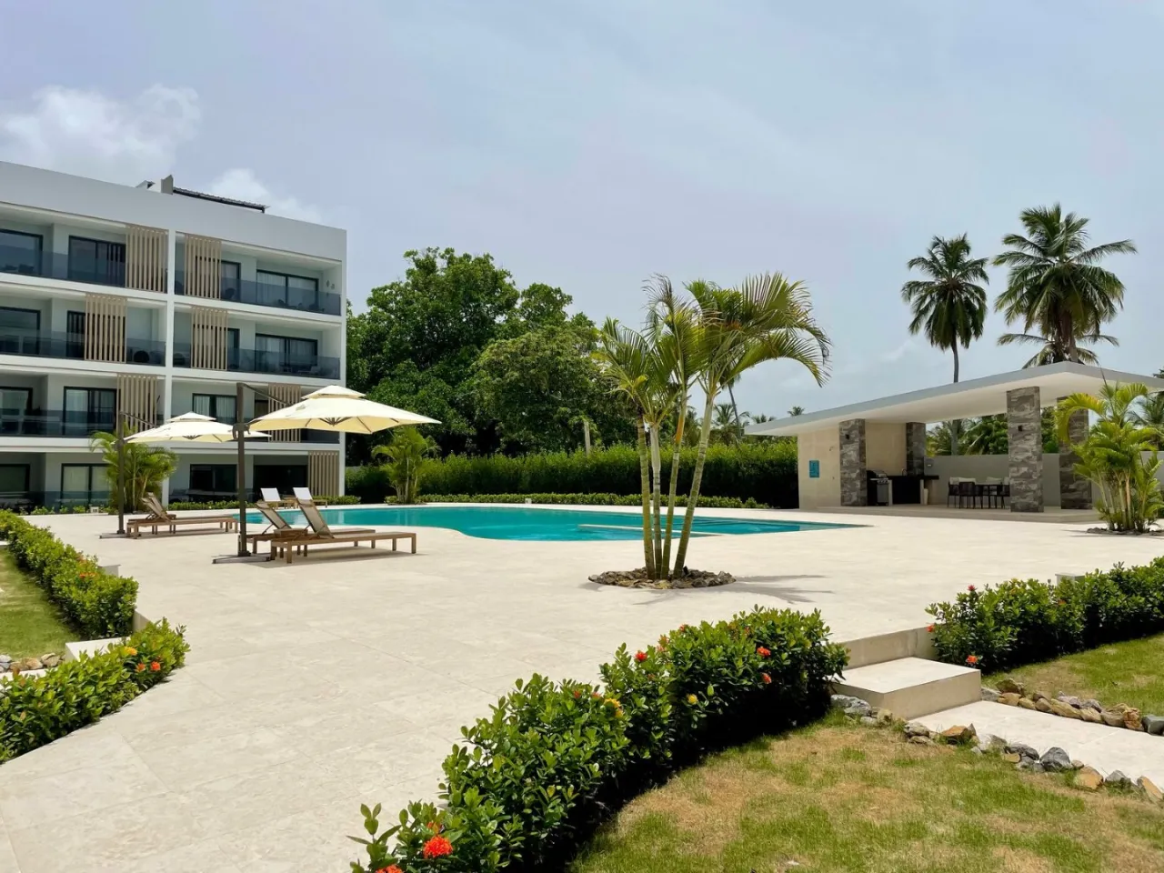 For Sale: 3-bedroom apartment in El Cortecito, Bávaro-Punta Cana with rooftop, jacuzzi, furnished and CONFOTUR Law, 12 minutes from the beach.