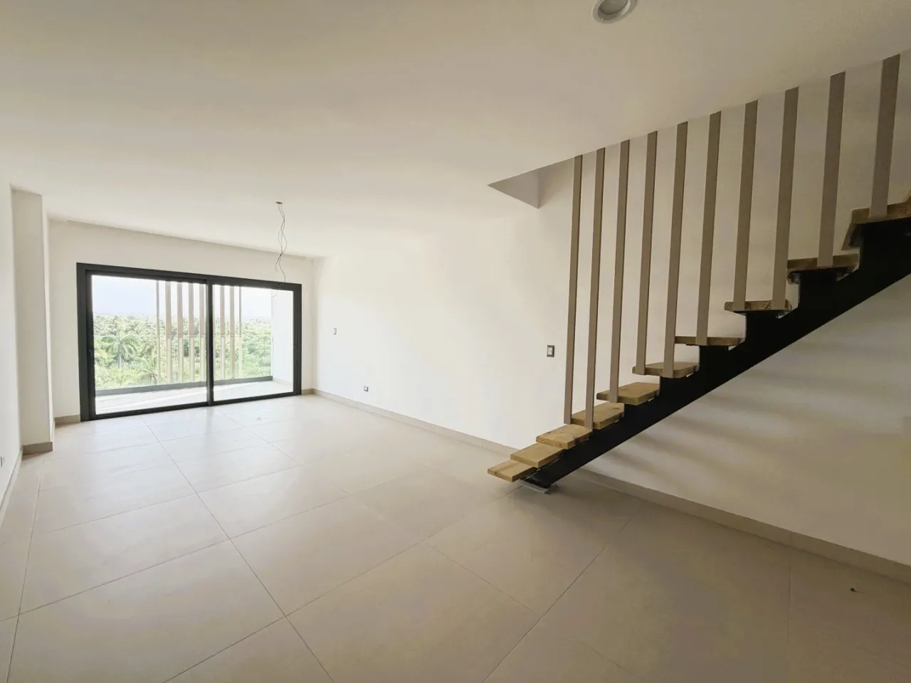 Penthouse de 3 habitaciones en El Cortecito, Bávaro. Con Rooftop y jacuzzi, amueblado ,ley CONFOTUR. A 12 min de la playa