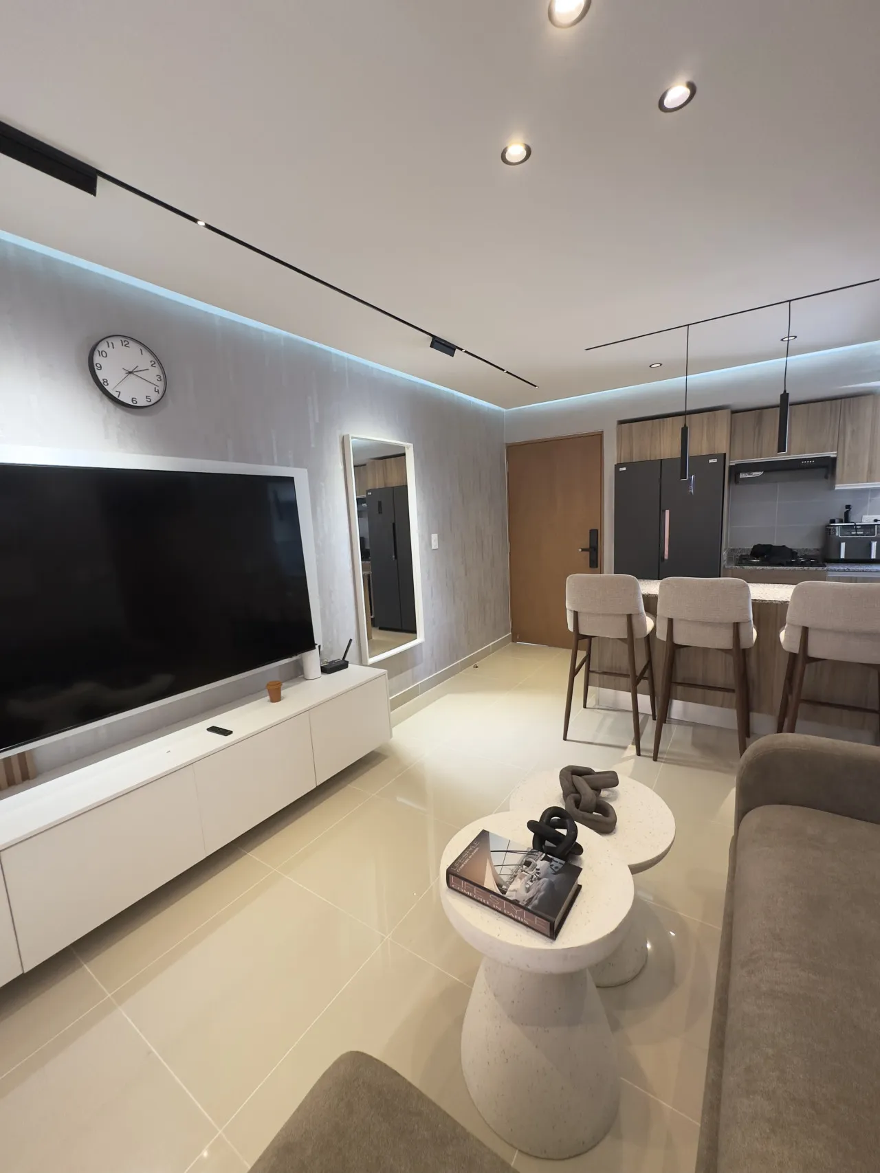 🏝 Furnished 1-Bedroom Apartment for Rent – Epic Residences photo 1