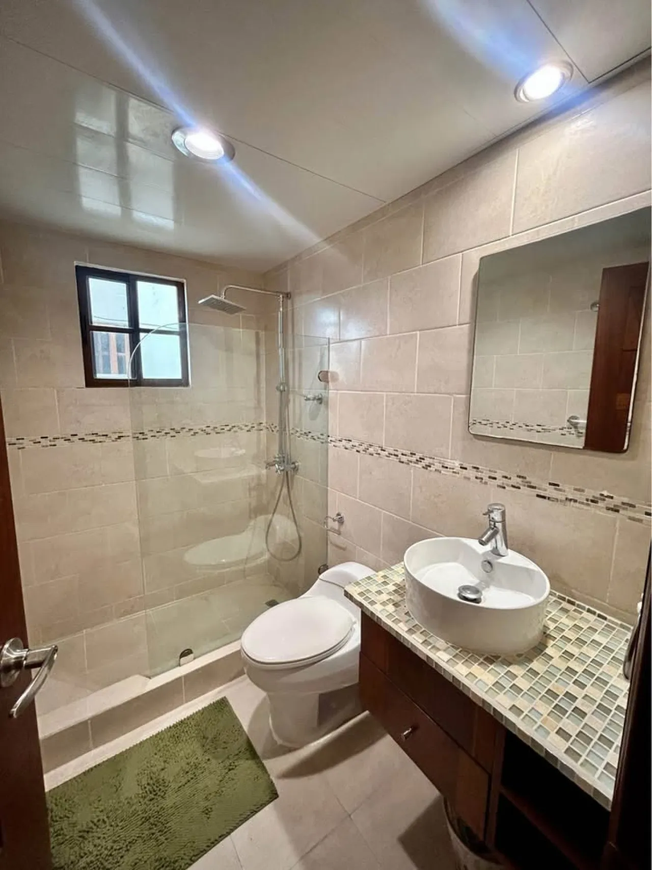 Beautiful and spacious 2 bedroom/2 bathroom condo within walking distance to the beach