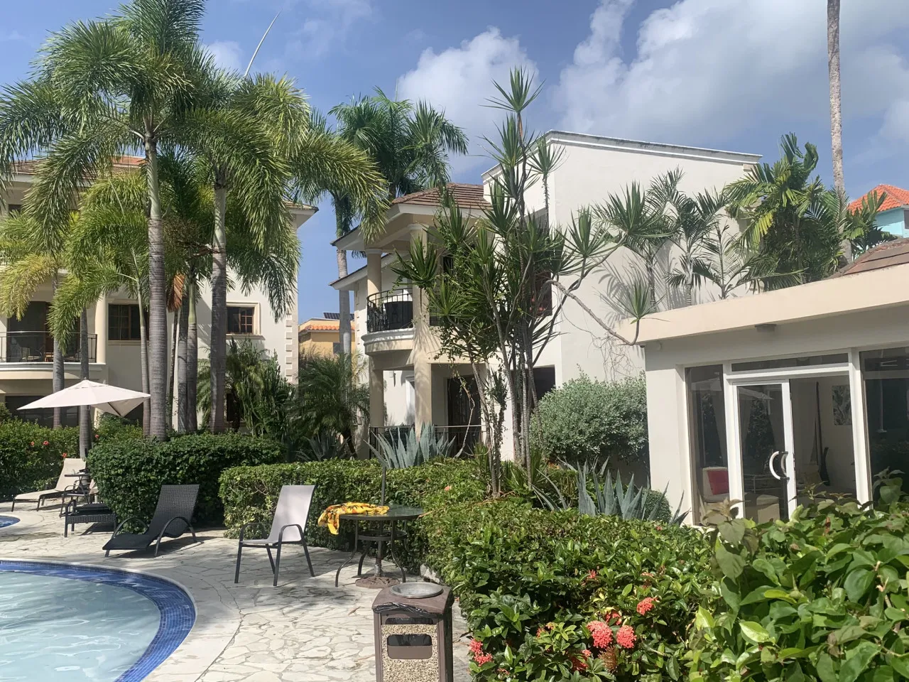 Beautiful and spacious 2 bedroom/2 bathroom condo within walking distance to the beach