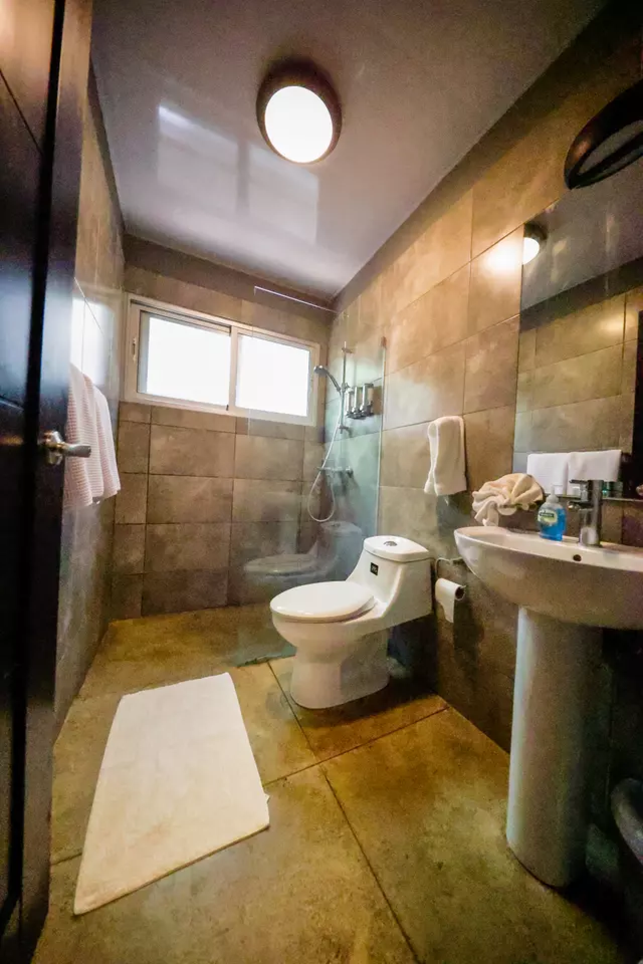 Exceptional villa designed by Hollywood producer, walking distance to Encuentro surf break