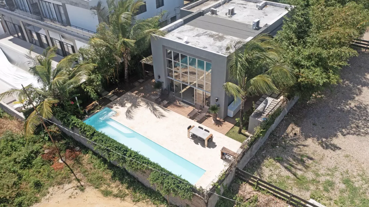 Exceptional villa designed by Hollywood producer, walking distance to Encuentro surf break