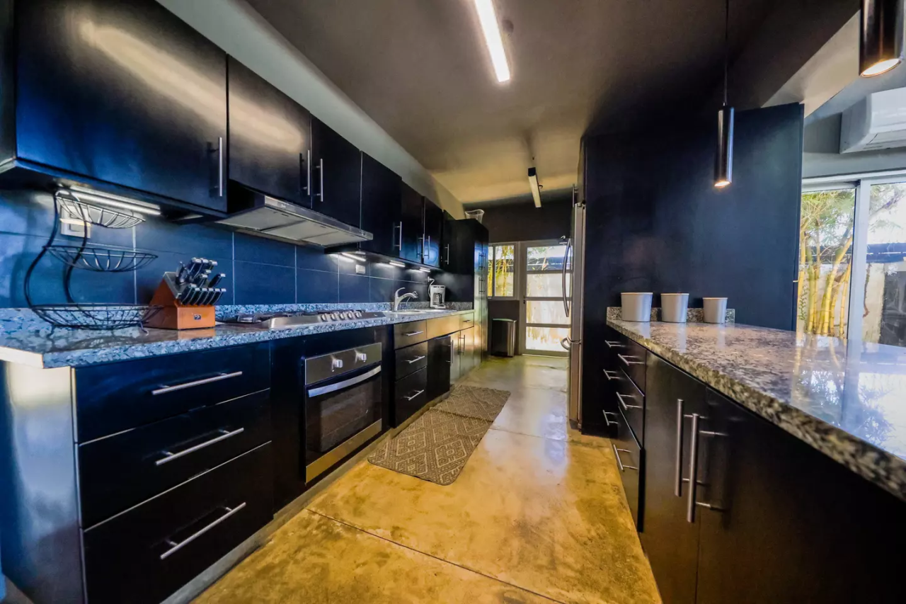 Exceptional villa designed by Hollywood producer, walking distance to Encuentro surf break