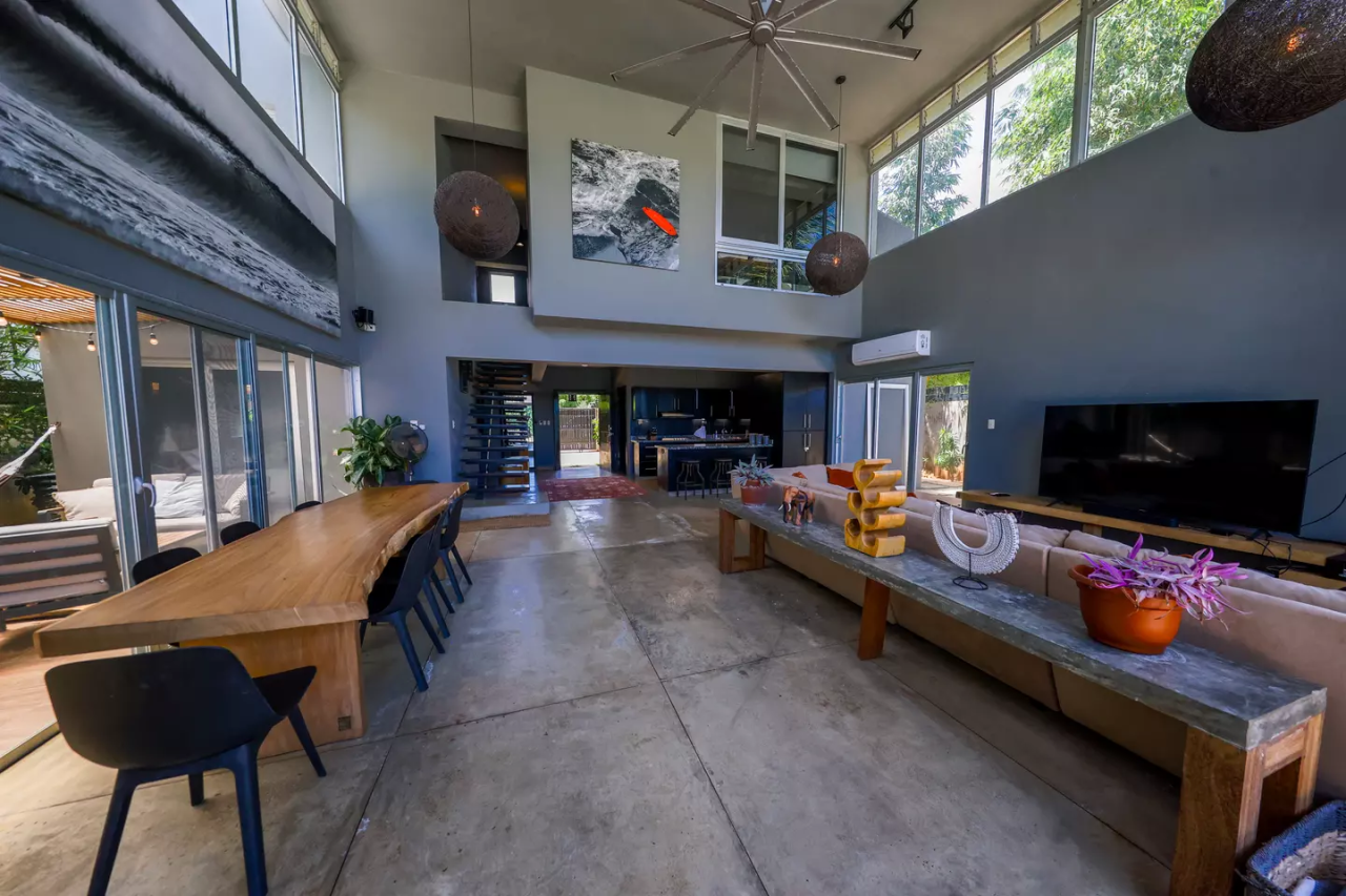 Exceptional villa designed by Hollywood producer, walking distance to Encuentro surf break