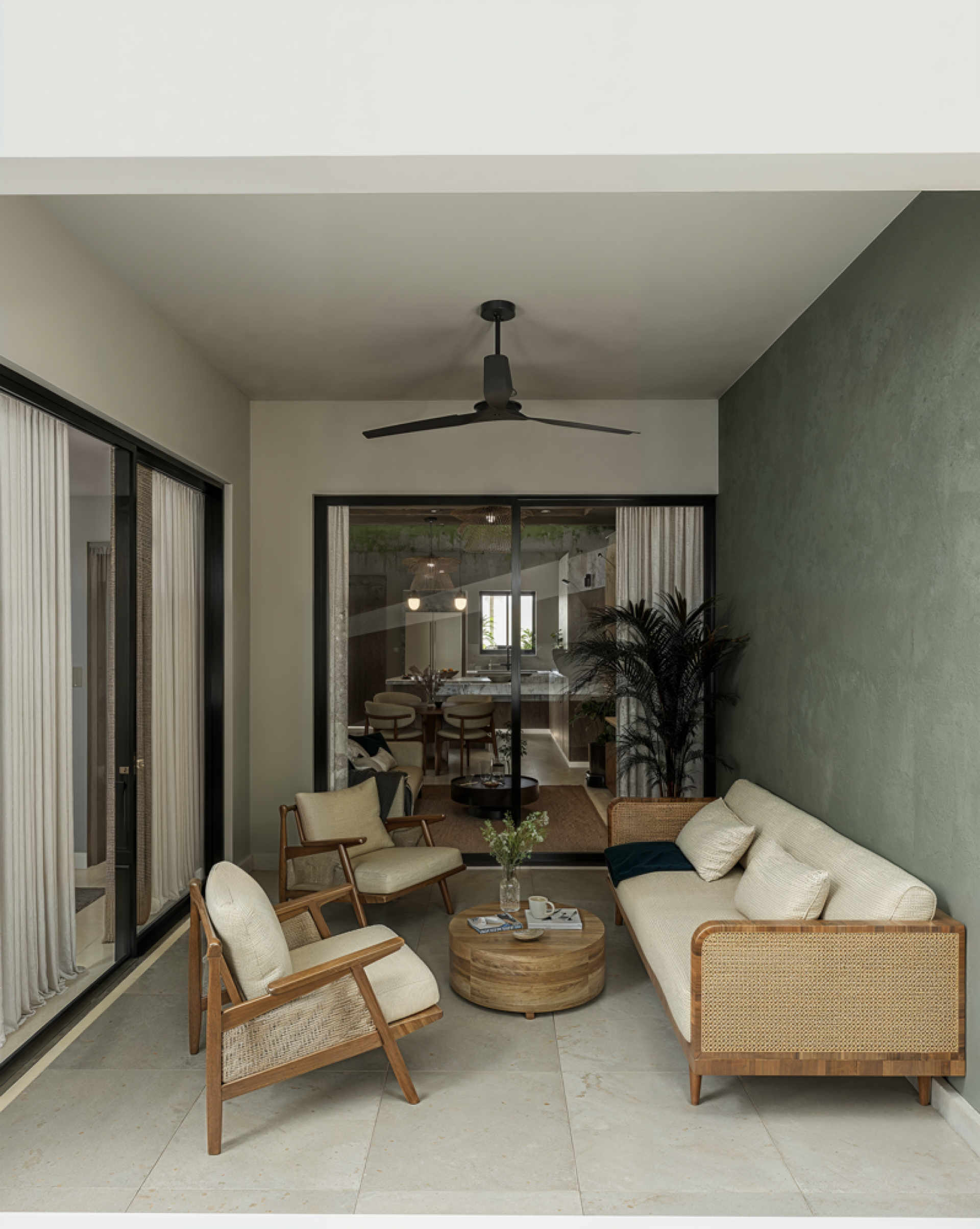 Project that combines elegance and functionality with a tropical environment image 11