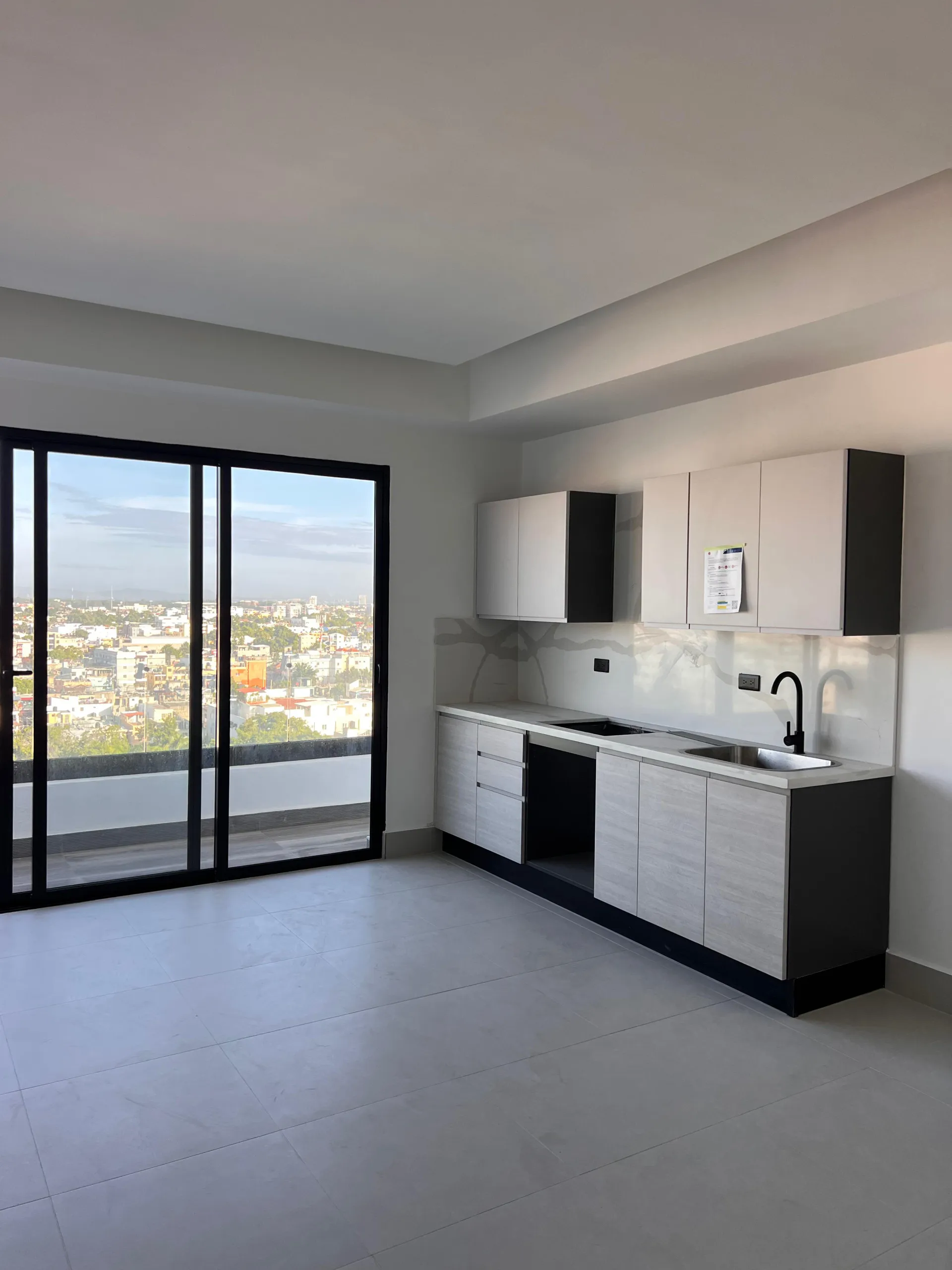 Brand new apartment in Evaristo Morales - For rent image 4