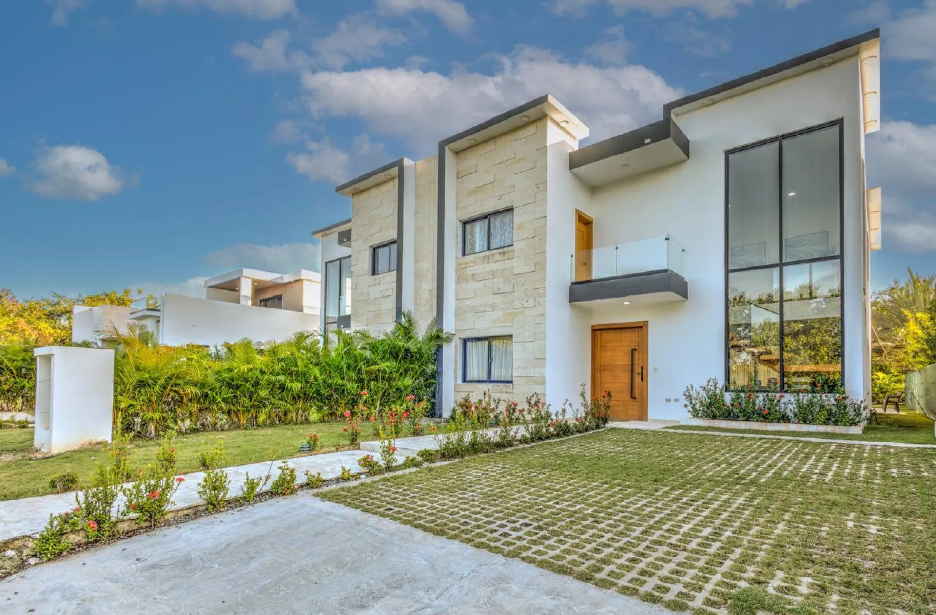 Beautiful Villa Modern Design in Playa Nueva Romana image 1