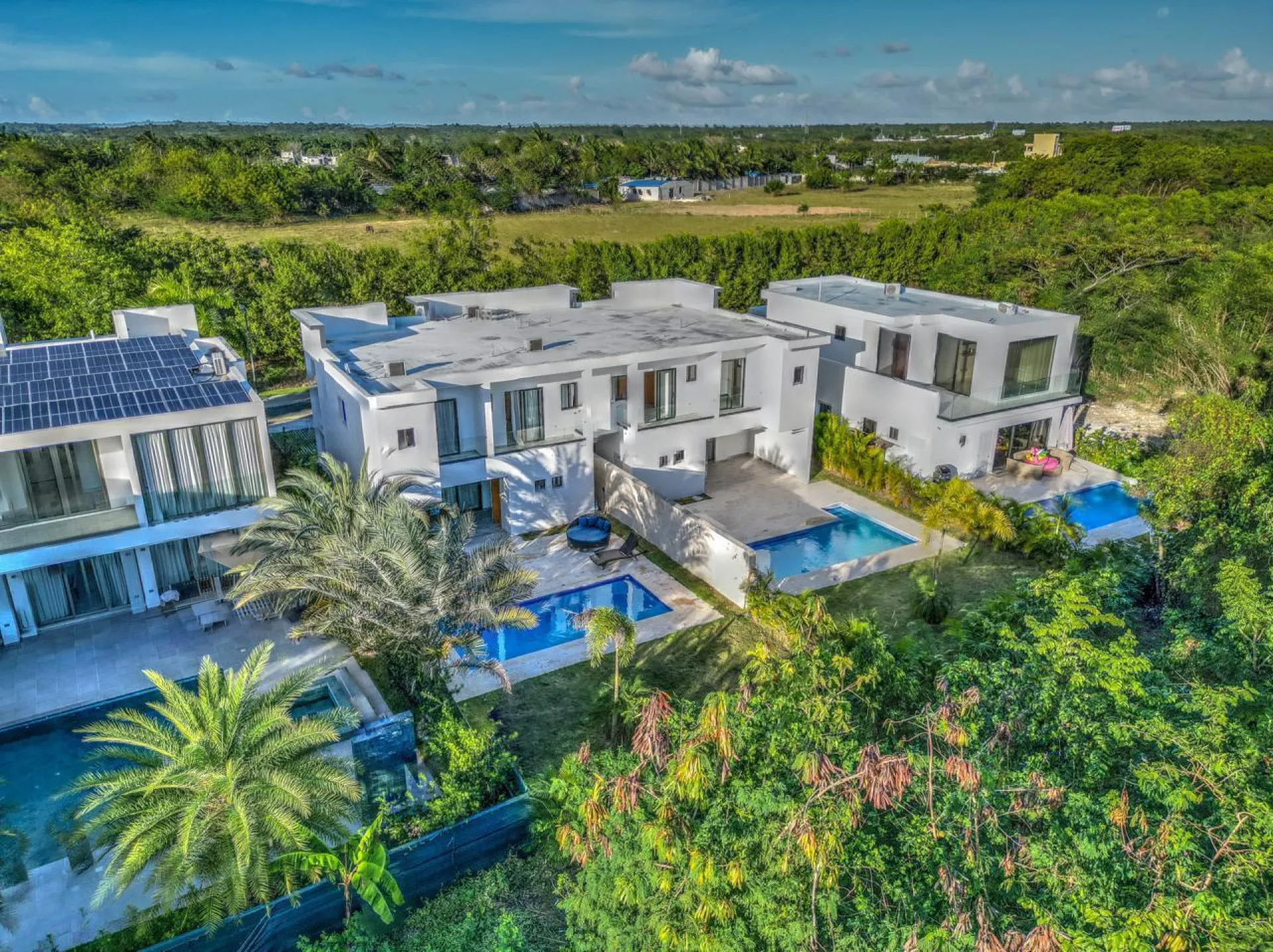 Beautiful Villa Modern Design in Playa Nueva Romana image 4