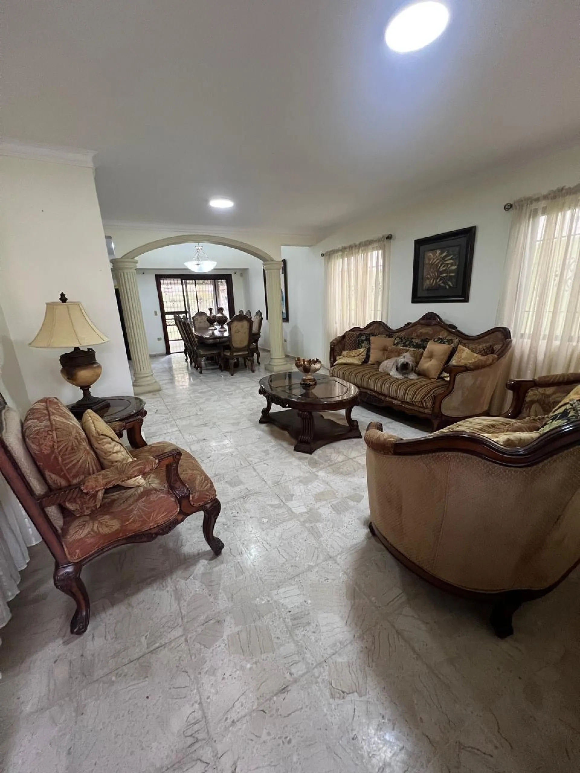 Two-level house, Santo Domingo Este. image 2