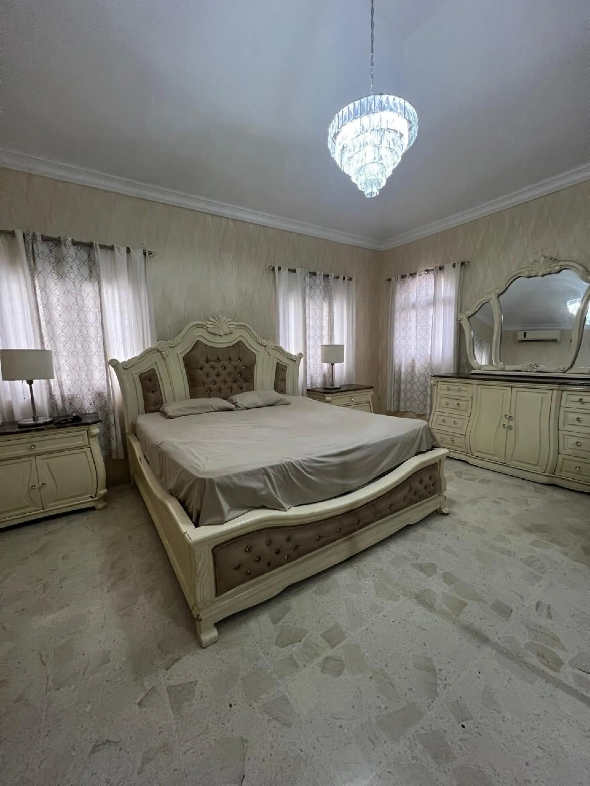 Two-level house, Santo Domingo Este. image 8