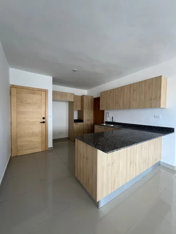 Santo Domingo Este, I am selling a 2-level penthouse, 4th floor.