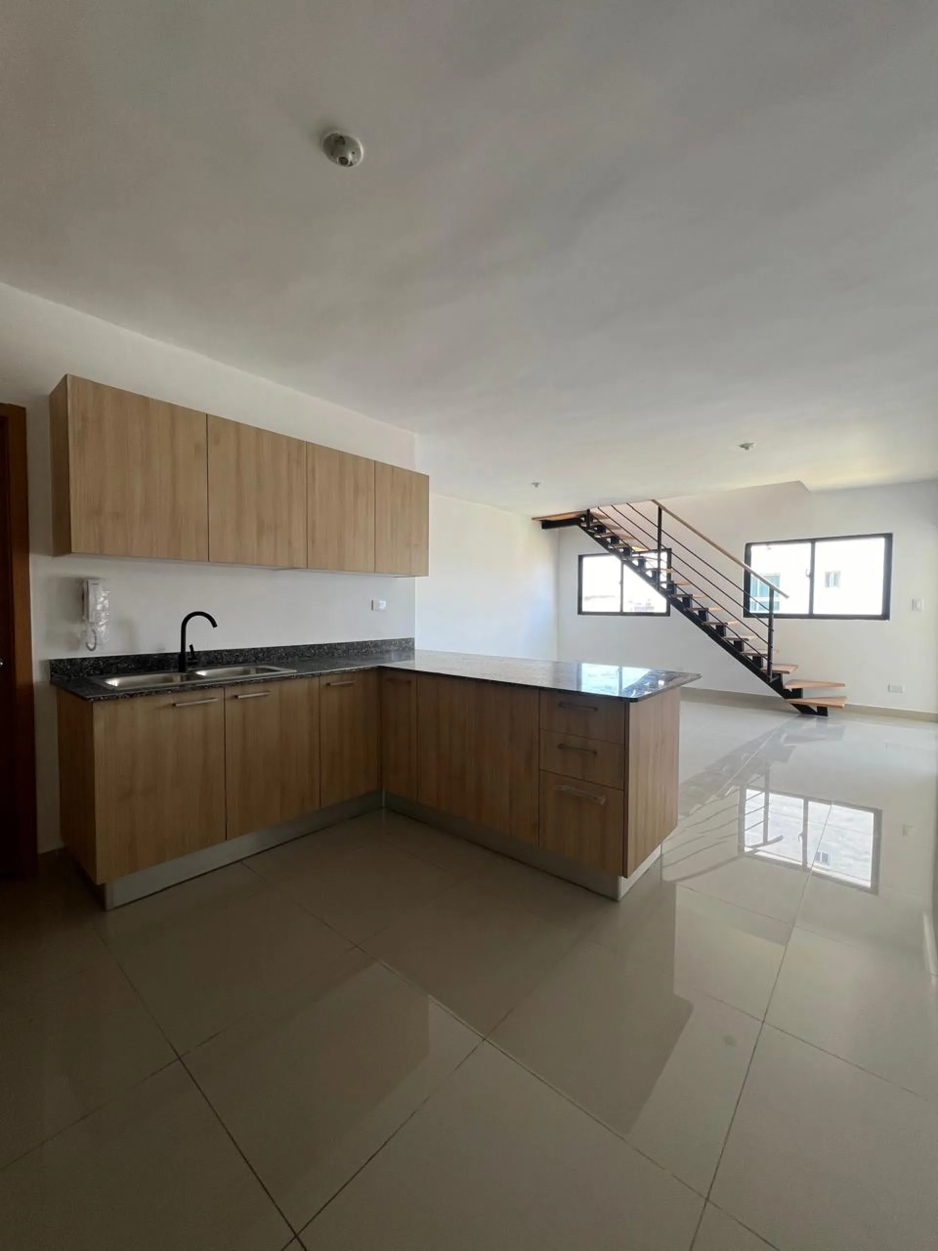 Santo Domingo Este, I am selling a 2-level penthouse, 4th floor. image 2