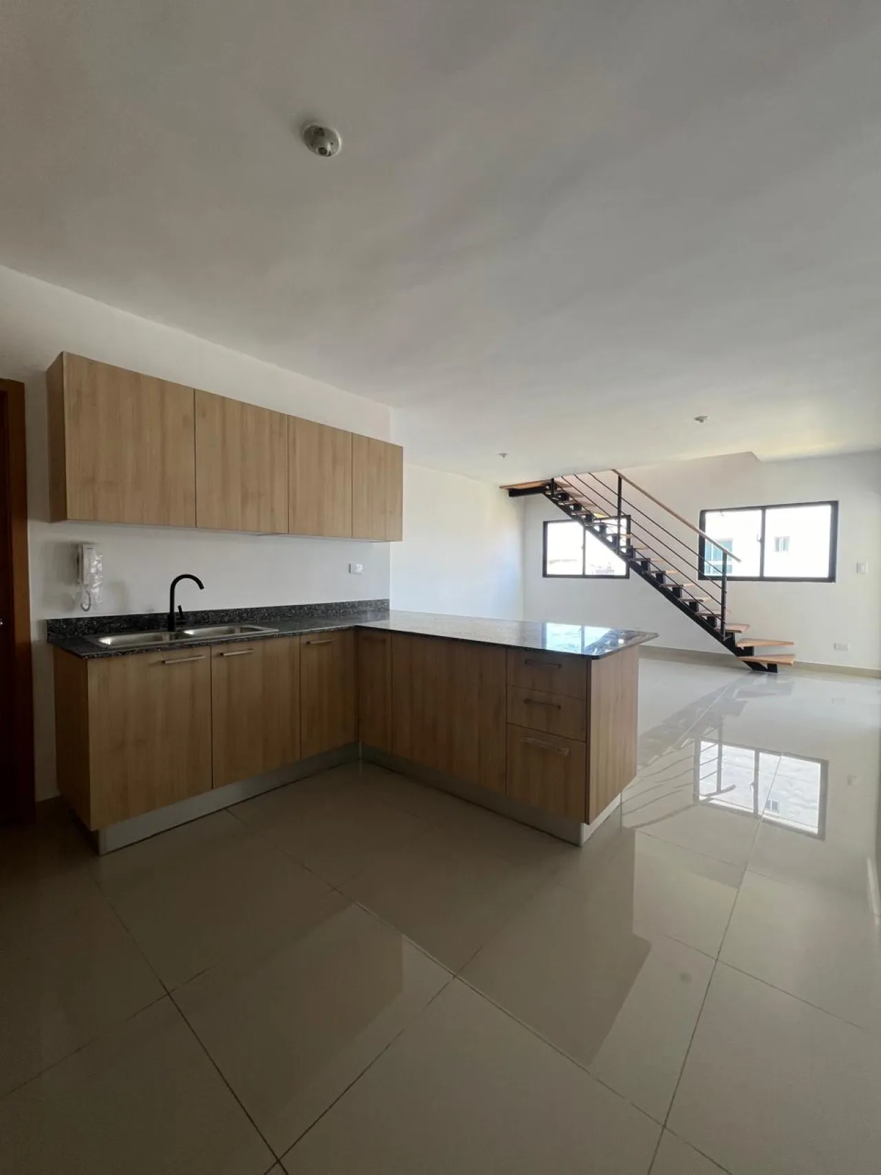 Santo Domingo Este, I am selling a 2-level penthouse, 4th floor. image 2
